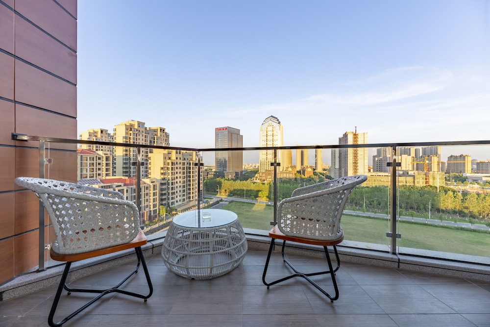 Superior Twin Room, City View photo 2
