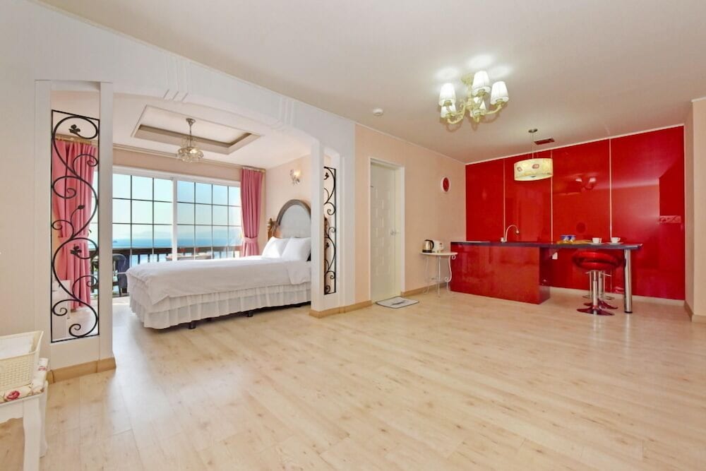 Room, Ocean View (Peach Red) photo 1