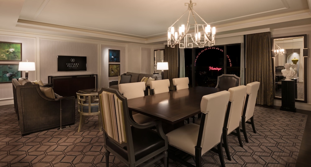 Augustus Premium Suite, 1 King Bed (Newly Renovated) - Photo 1