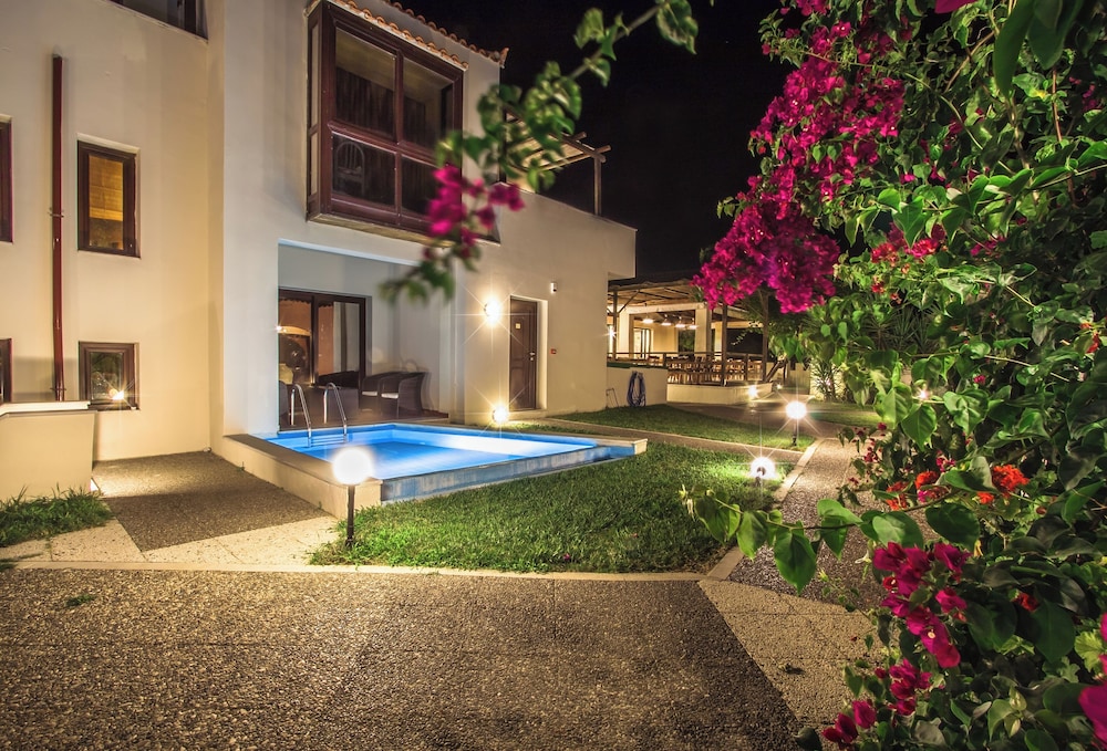 APARTMENT PLUNGE POOL GARDEN VIEW