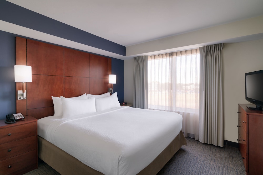 Suite, 2 Bedrooms (Mobility Accessible, Roll-In Shower) photo 2