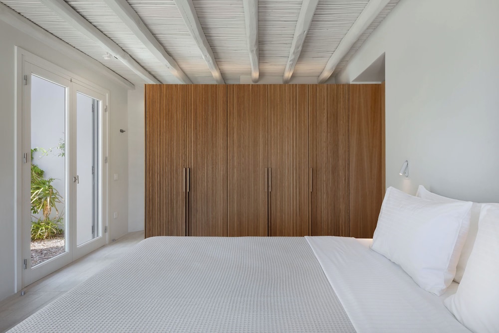 Beachfront 4 Bedroom Villa with Hammam photo 1