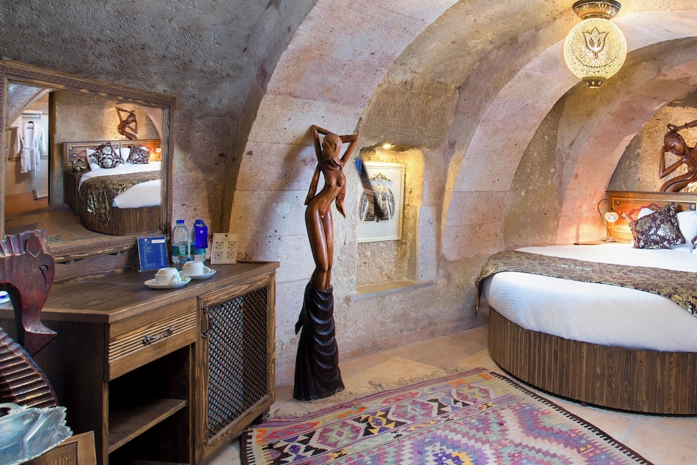 Deluxe Cave Room With Jakuzzi - Photo 9
