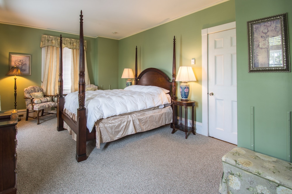Basic Room, 1 Queen Bed photo 1