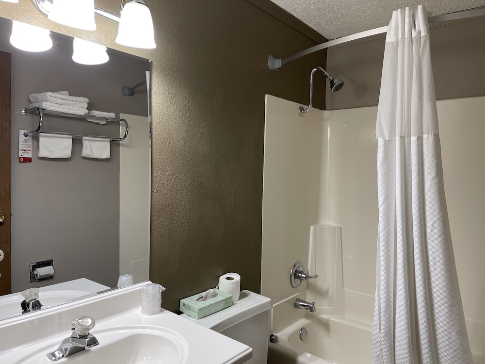 Standard Room, 1 Queen Bed - Photo 10