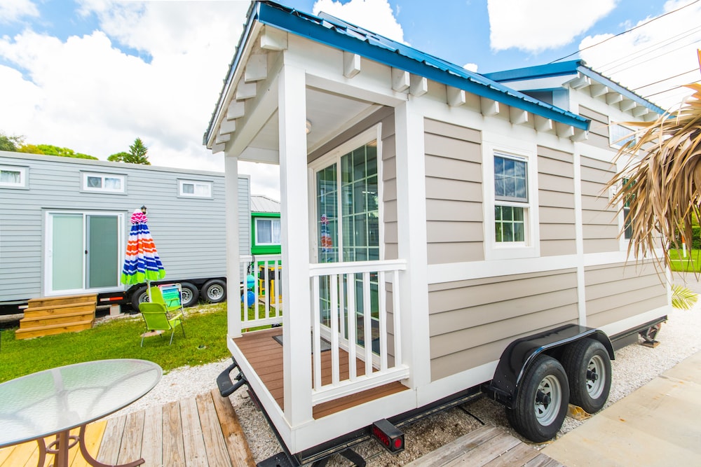 Cabin (Tiny House - Seashell)