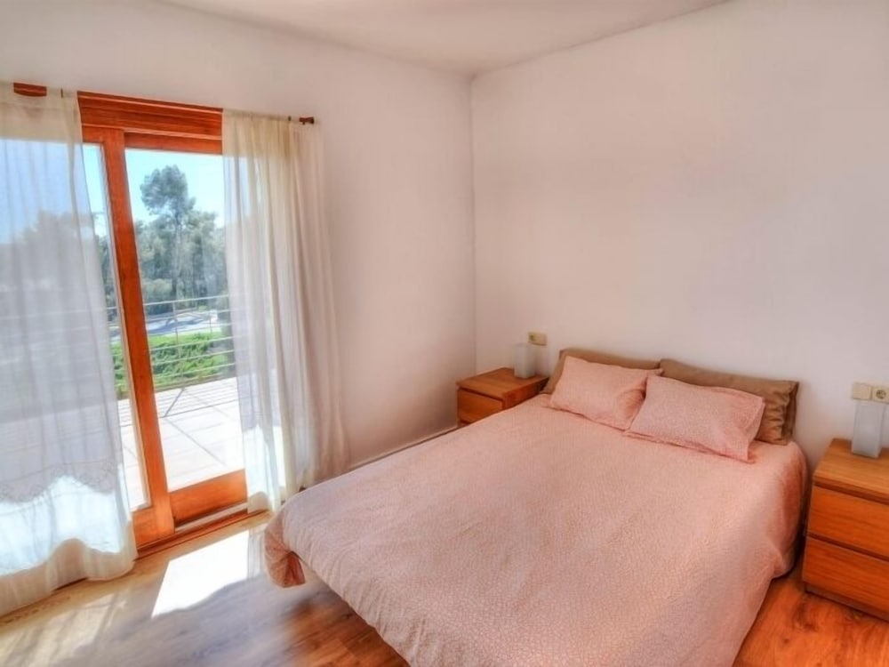 House, 6 Bedrooms photo 3