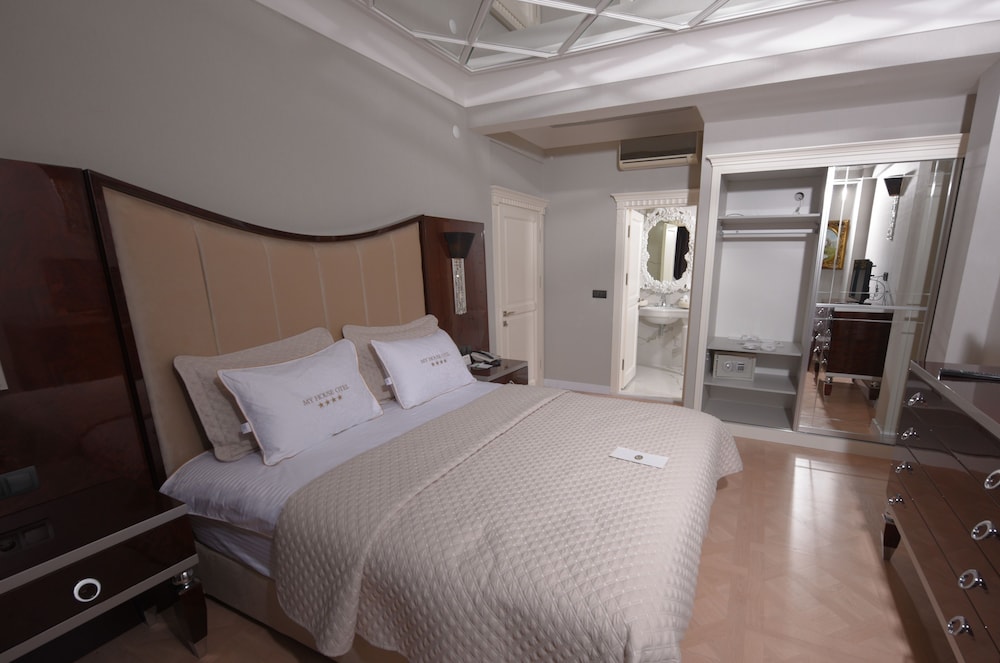Luxury Condo, 1 Bedroom, Smoking, Sea View