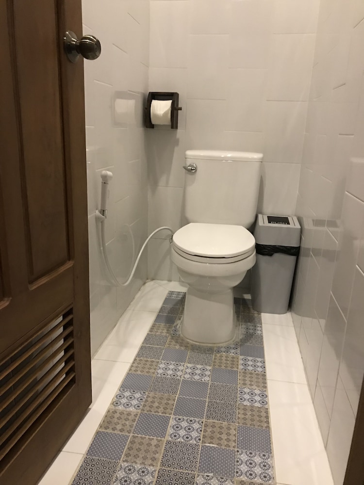 Shared Dormitory, Women only, Shared Bathroom photo 3