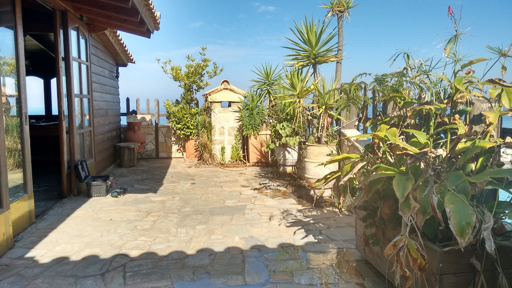 Traditional House, Sea View photo 3