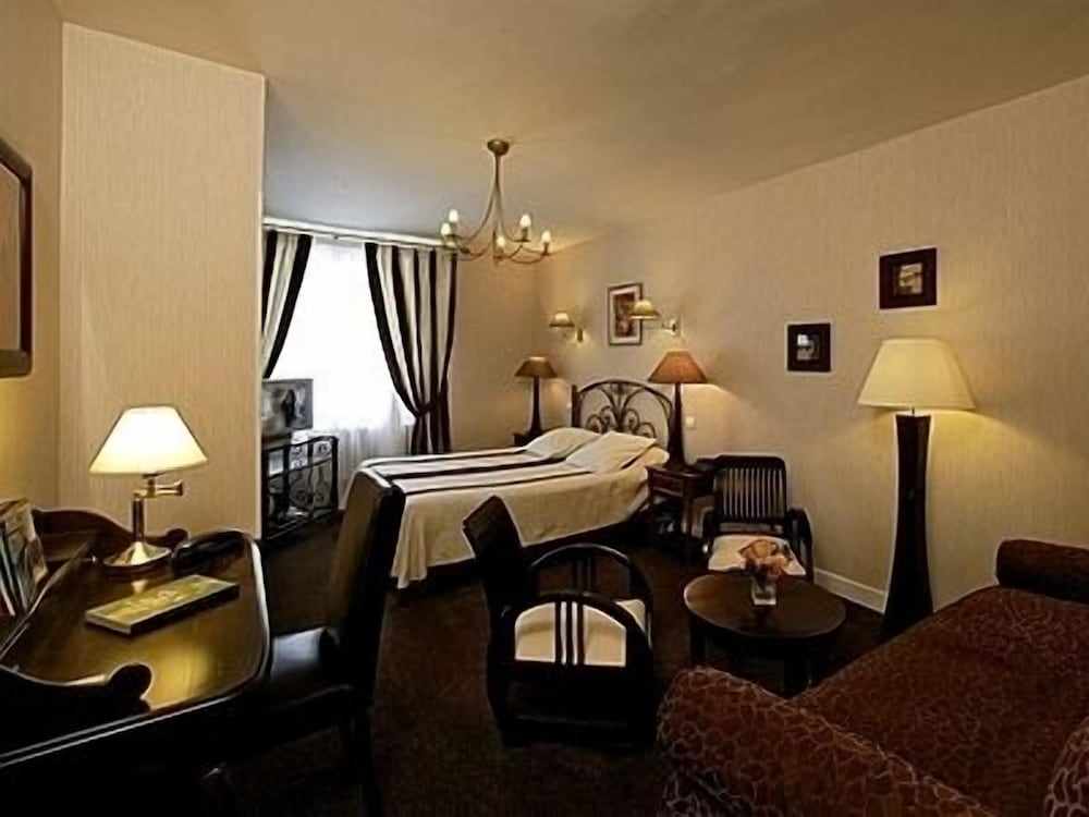 Suite (2 Person)