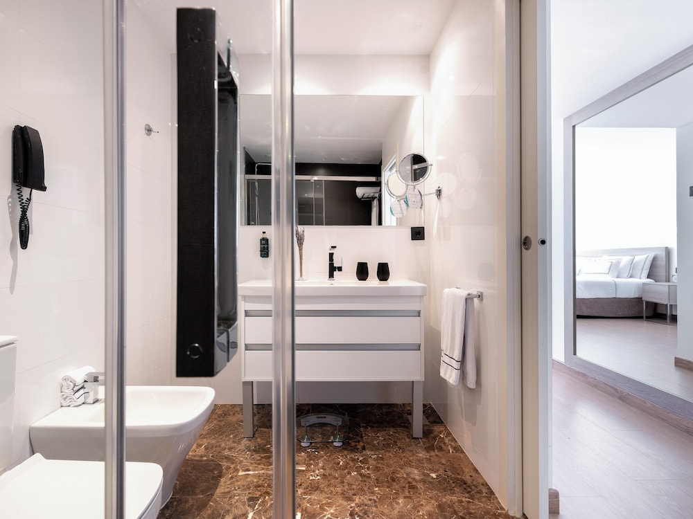 Premium Room, Sea View (2 Adults + 1 Child) - Photo 6