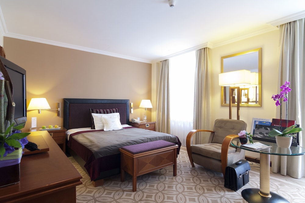 Premier Room