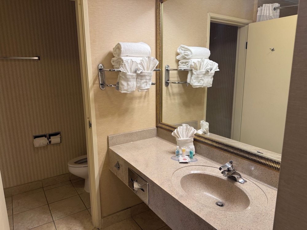Suite, 2 Queen Beds, Non Smoking - Photo 2