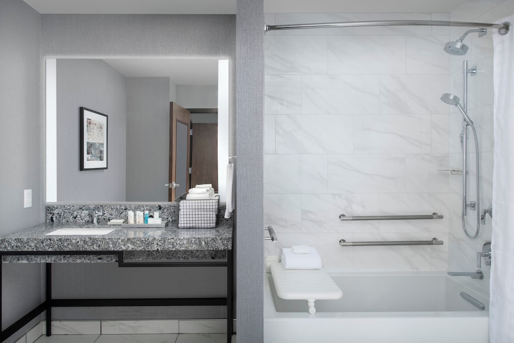 Suite, 2 Queen Beds, Accessible, Bathtub (Mobility & Hearing) - Photo 5
