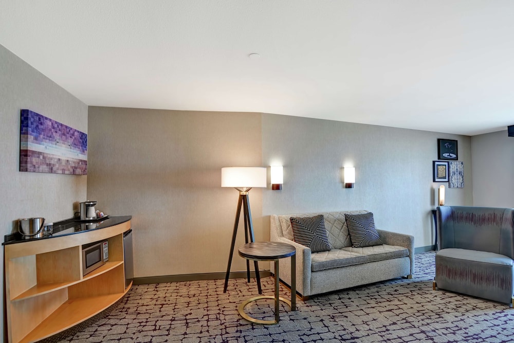 Room, 1 King Bed, Accessible (Roll-In Shower) - Photo 2
