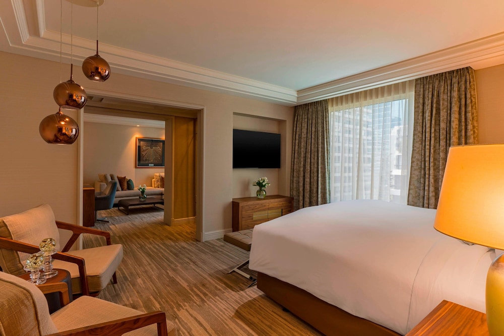 Executive Suite, 1 King Bed - Photo 1