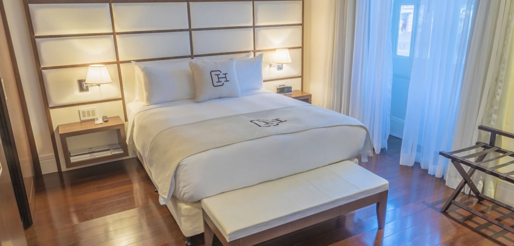 Presidential Suite, 1 King Bed, Jetted Tub