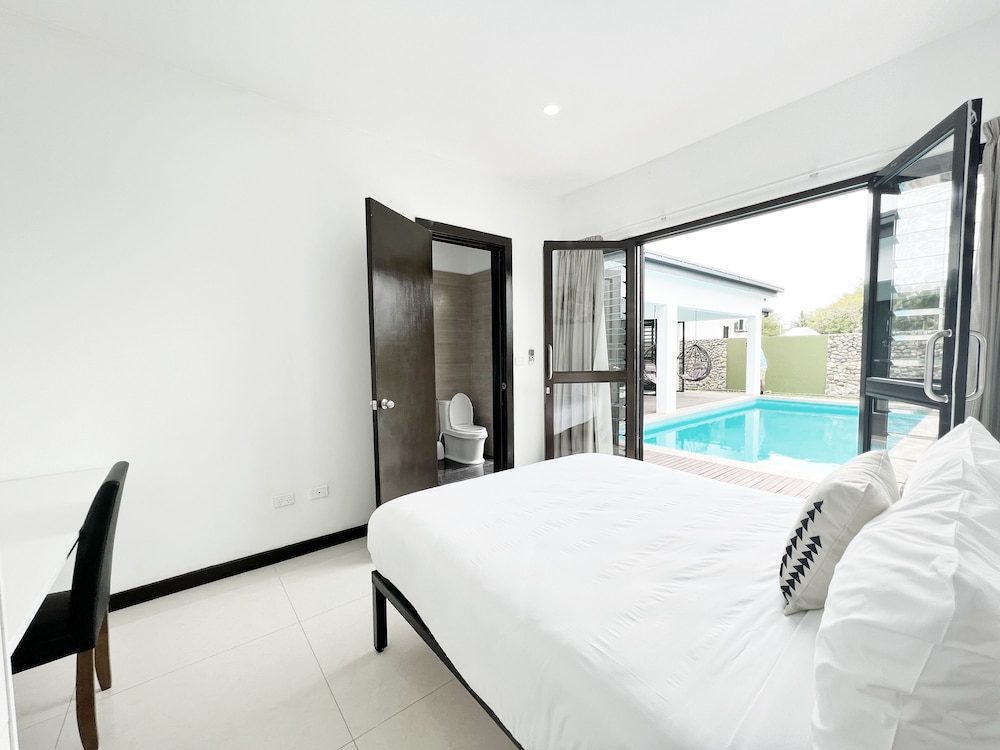 Deluxe Villa, 3 Bedrooms photo 2