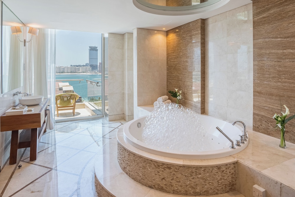 Suite, 2 Double Beds, Sea View (Panoramic) thumbnail 5