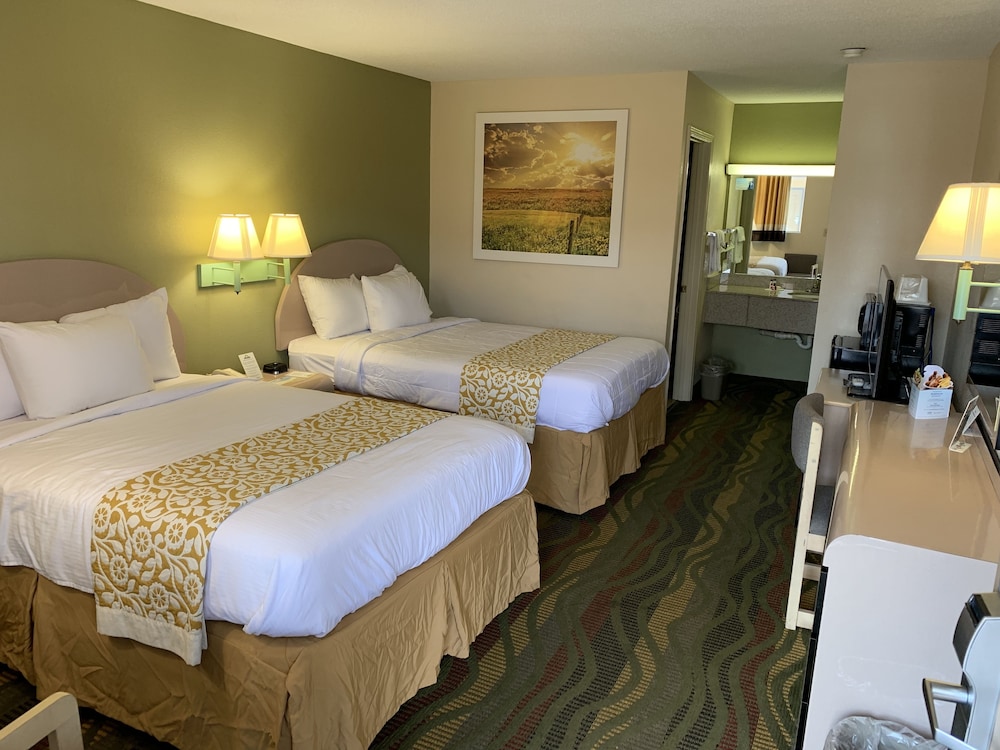Double Room, 2 Double Beds, Accessible - Photo 2