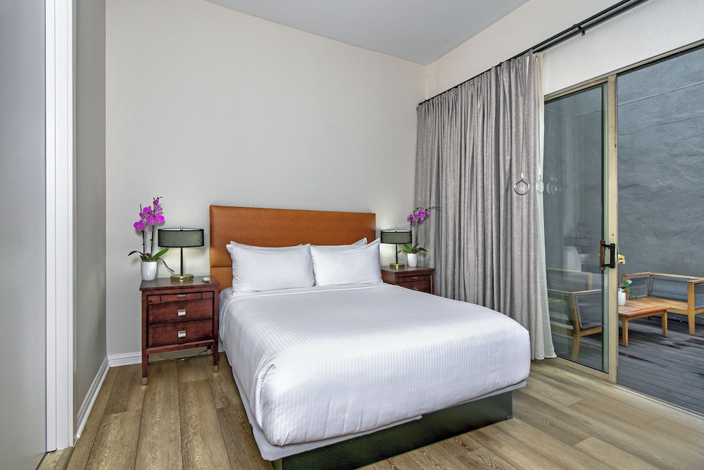 Executive Suite, 1 King Bed with Sofa bed, Patio (Executive Suite-King & pullout sofa) photo 1