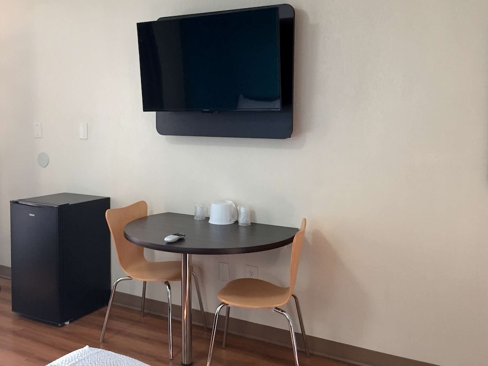 Deluxe Room, 2 Double Beds, Non Smoking, Refrigerator & Microwave photo 3