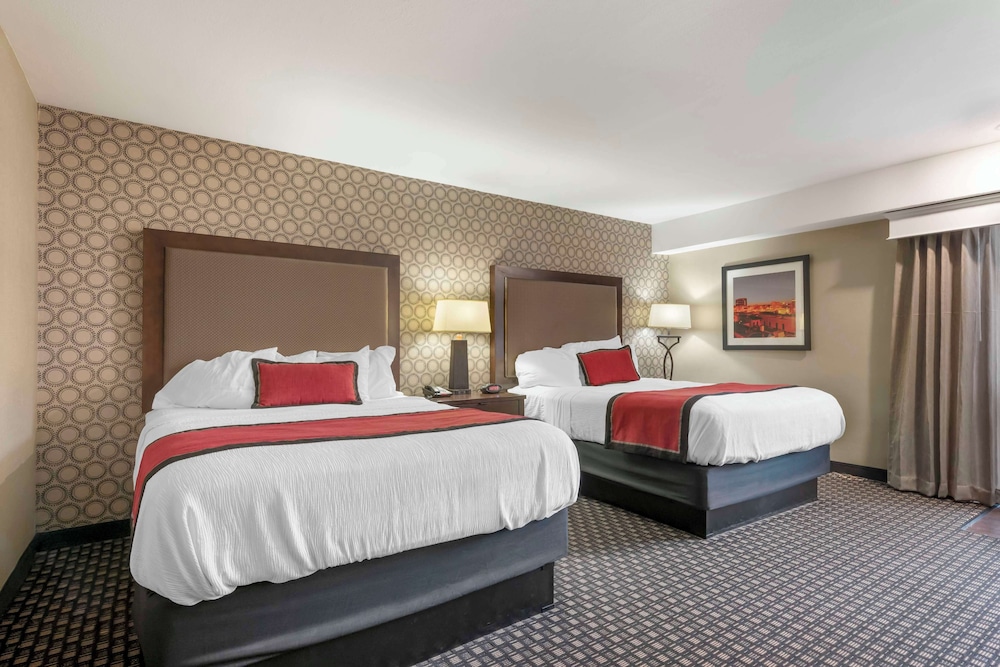 Standard Room, 2 Queen Beds, Non Smoking, Refrigerator & Microwave (2nd Floor) - Photo 2