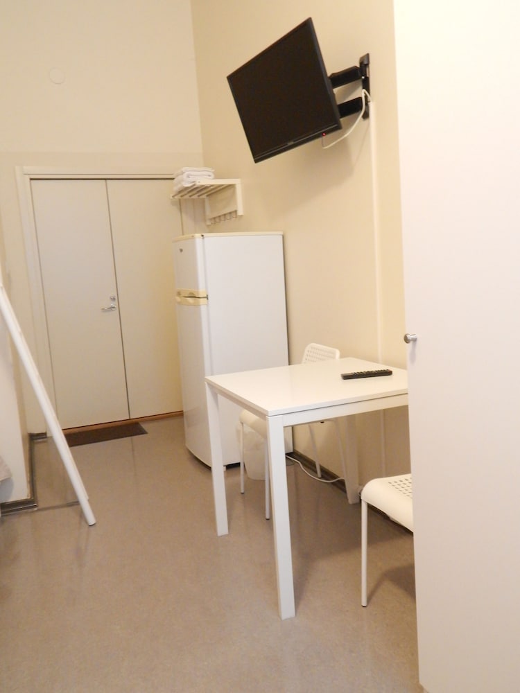 Basic Twin Room, Shared Bathroom - Photo 10