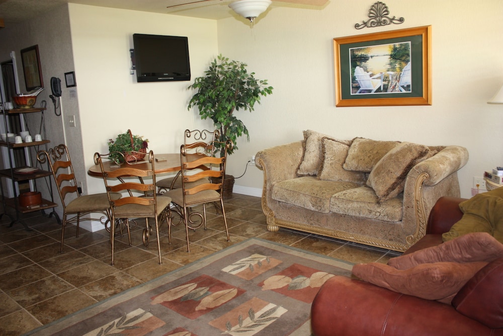 Condo, 2 Bedrooms, Lakeside (French Quarter) photo 2
