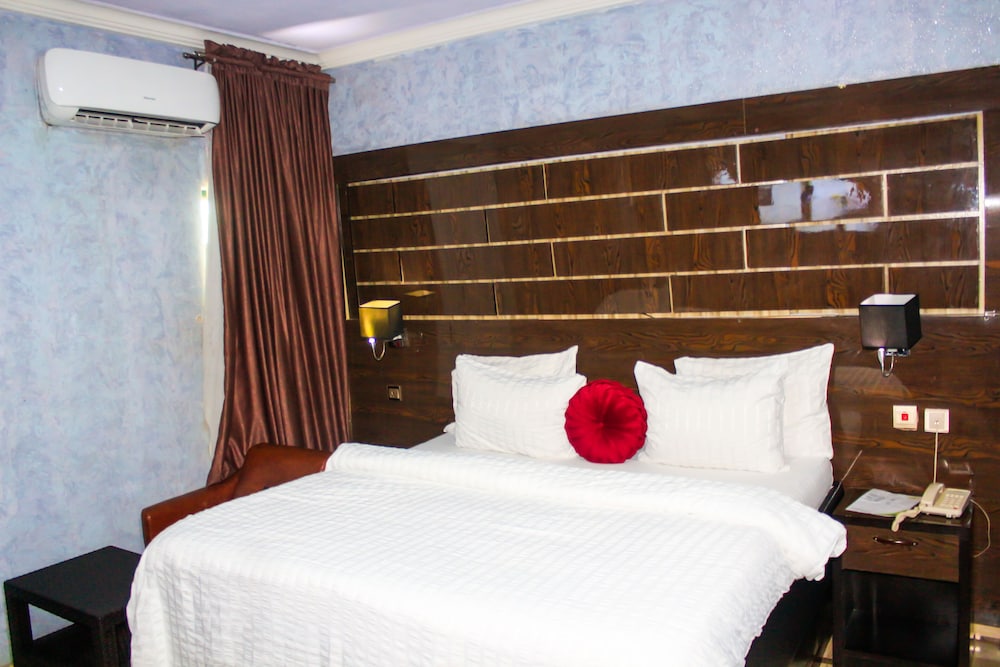Room (Standard Deluxe) - Photo 2