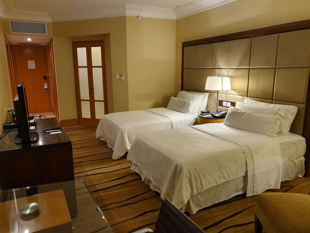 Deluxe Twin Room, 2 Twin Beds, City View, Poolside - Photo 2