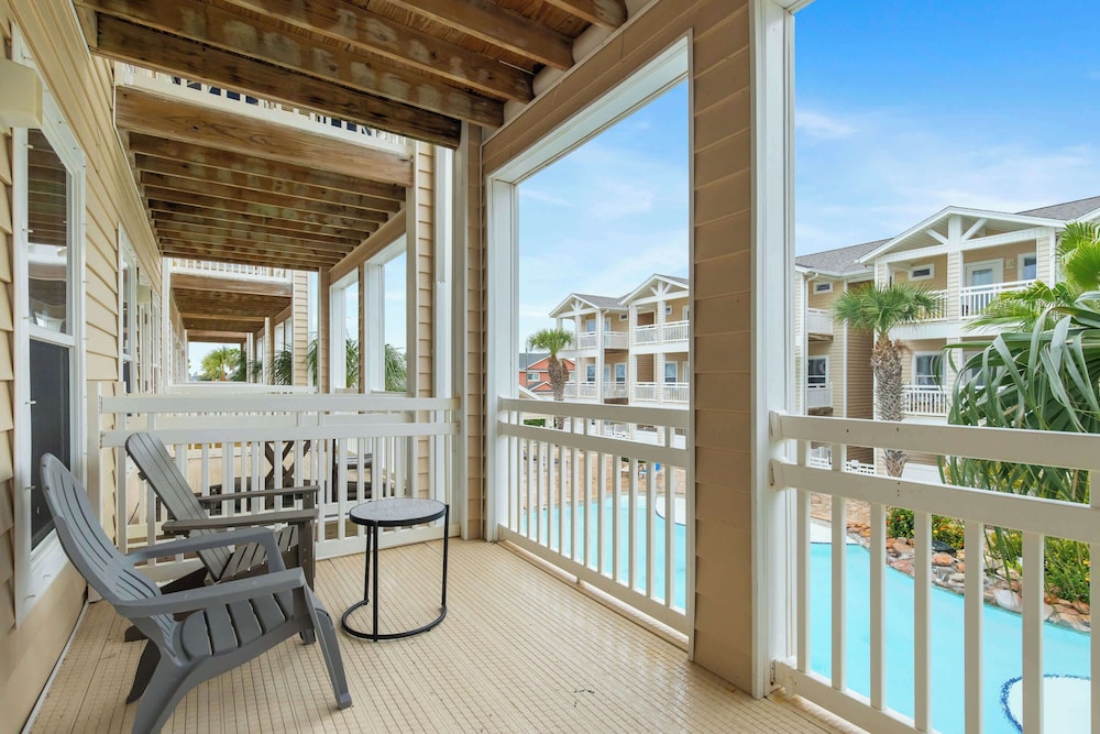 Townhome, Multiple Beds, Balcony, Pool View (Padre Like a Rockstar) photo 2