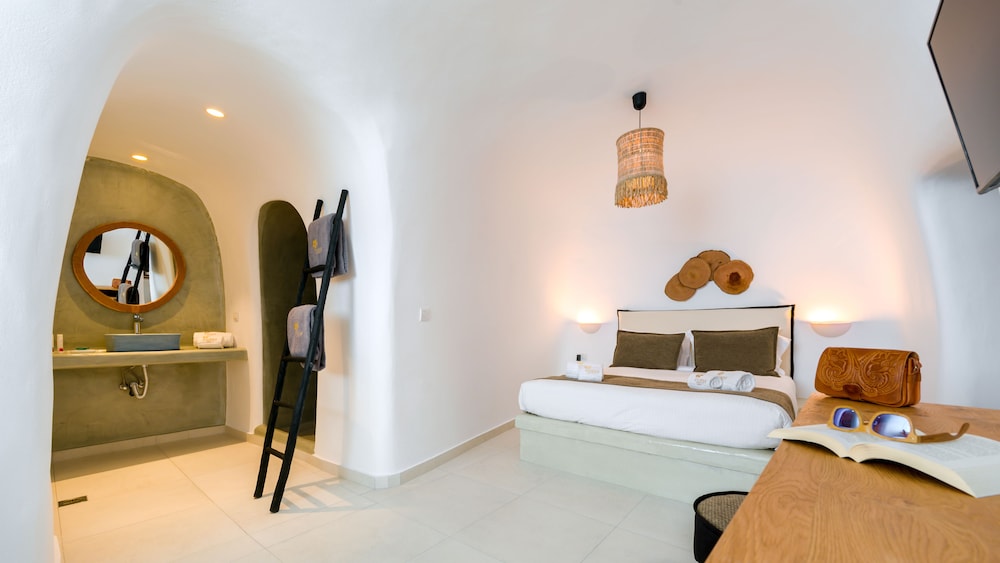 Honeymoon Suite, Hot Tub (Cave Suite with Sunset View)