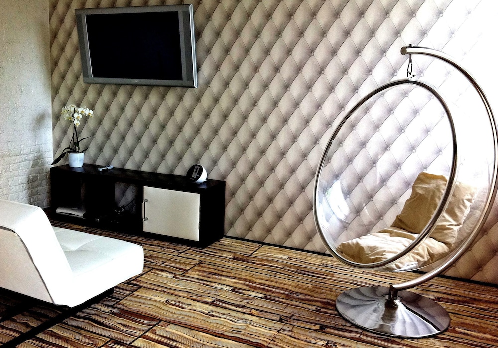Swan Suite with private spa and garden photo 3