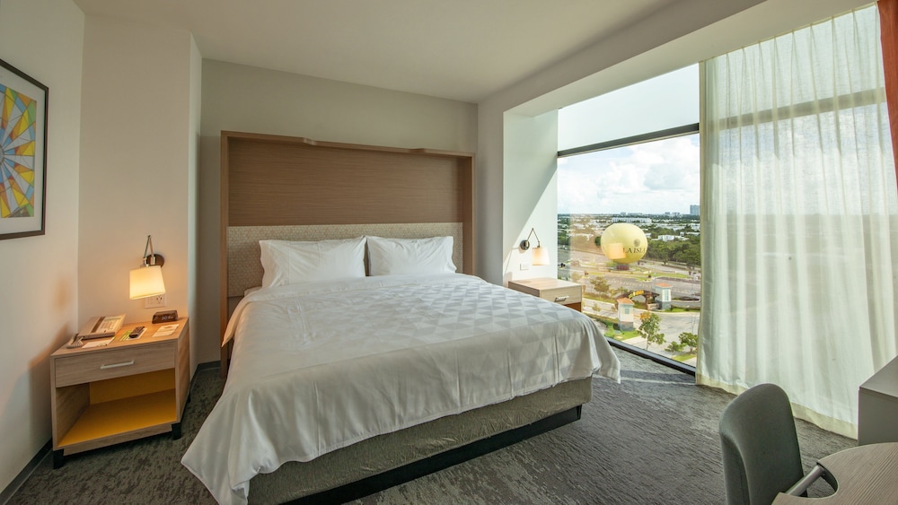 Suite, 1 King Bed, City View - Photo 2