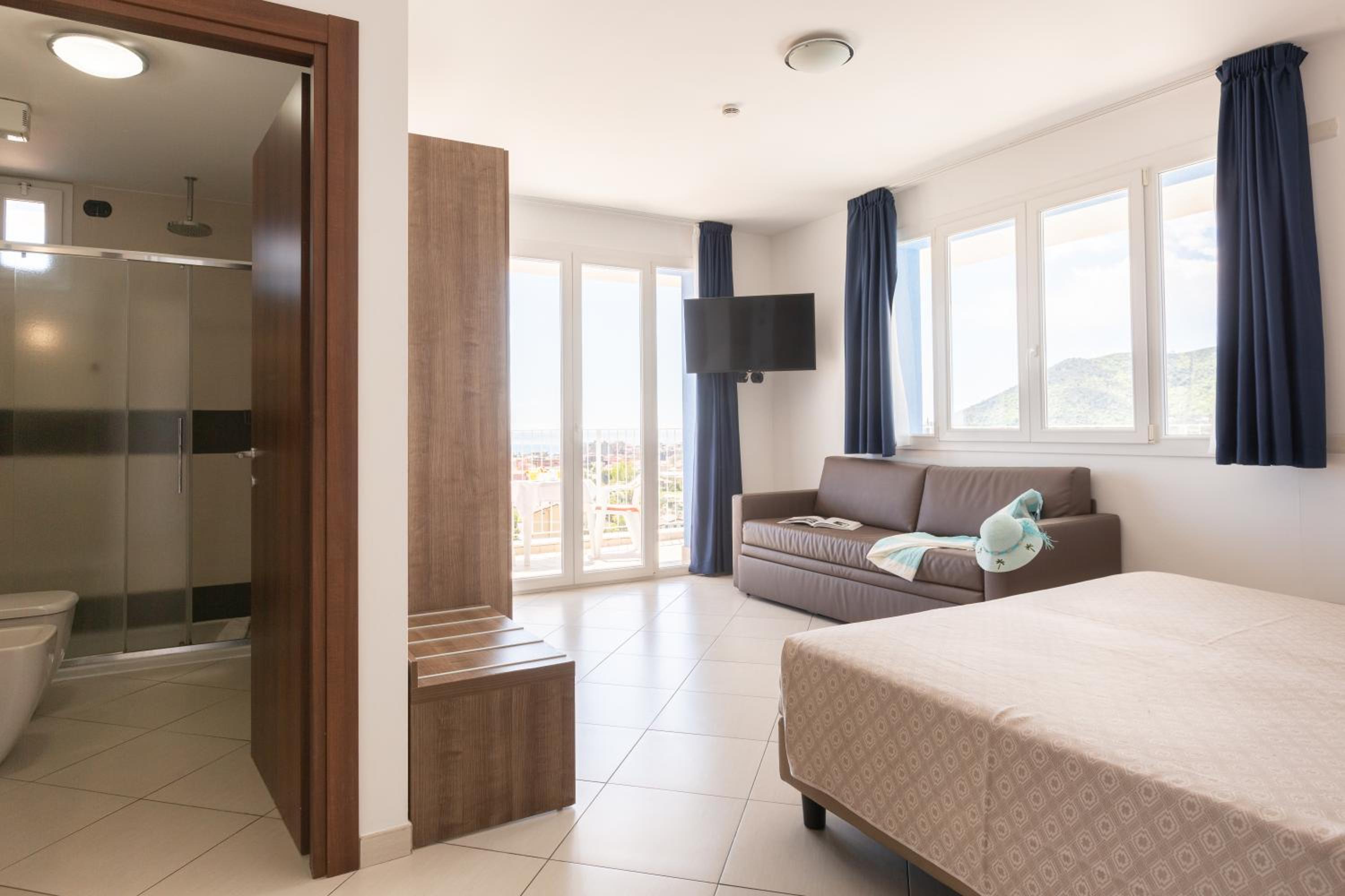 Family Room with Sea View photo 2