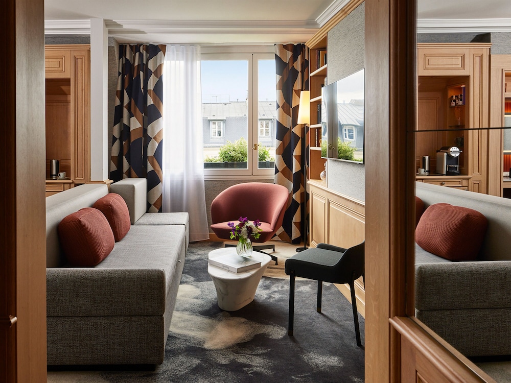 Eiffel Family Suite photo 3