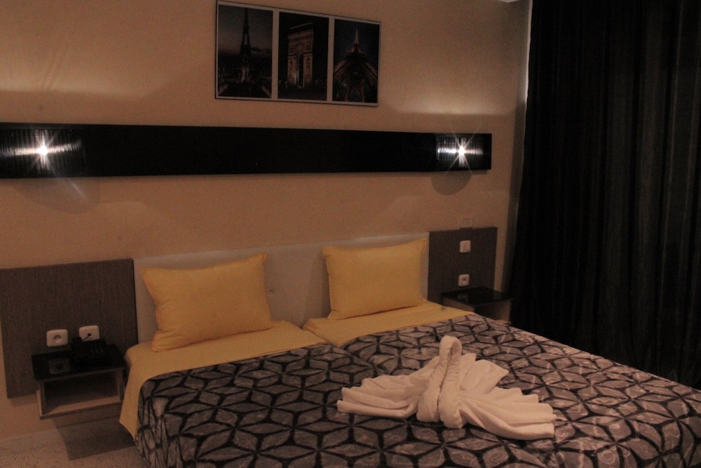 Family Room 2+2