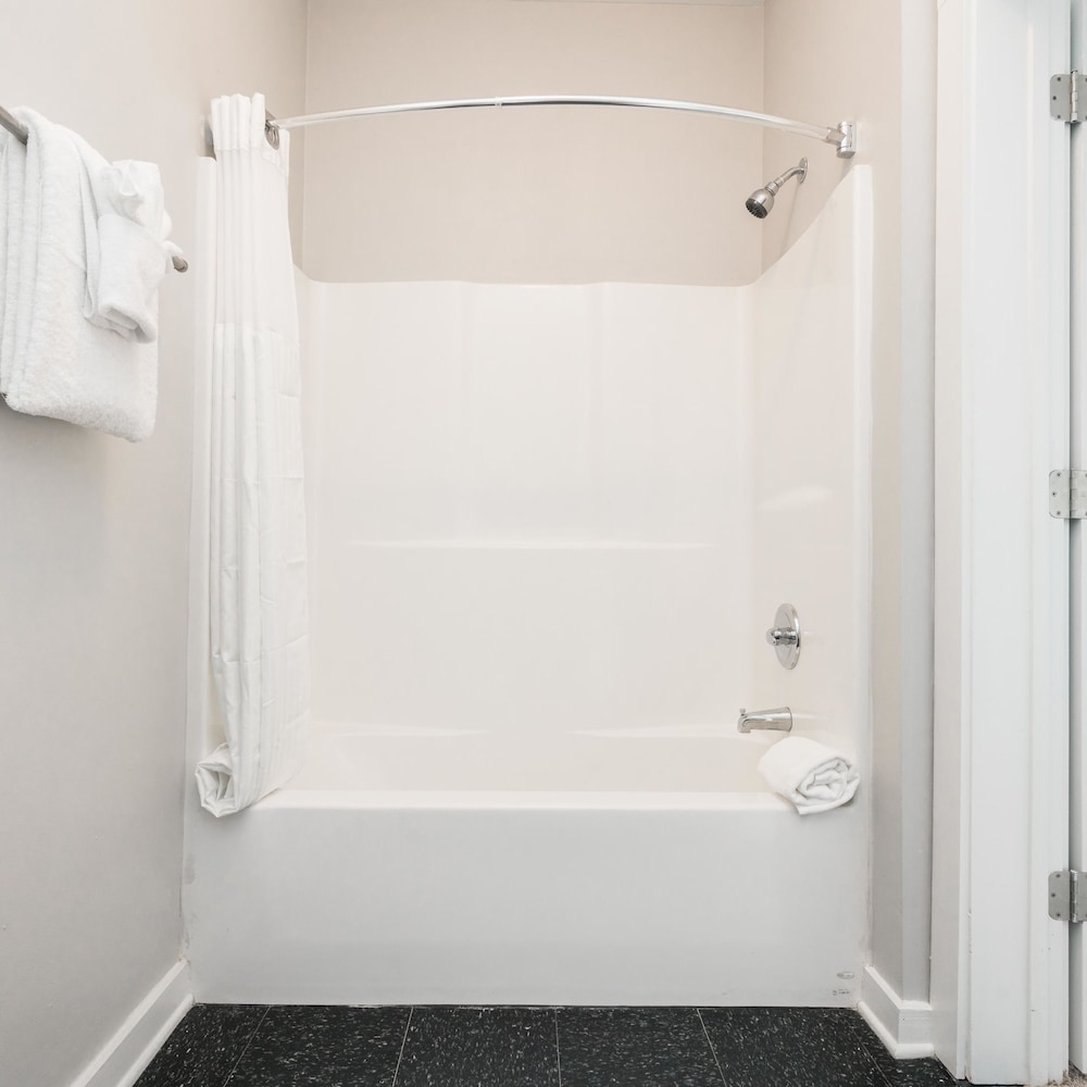 Cozysuites Music Row Chic 1BR w Free Parking 42, Photo 6