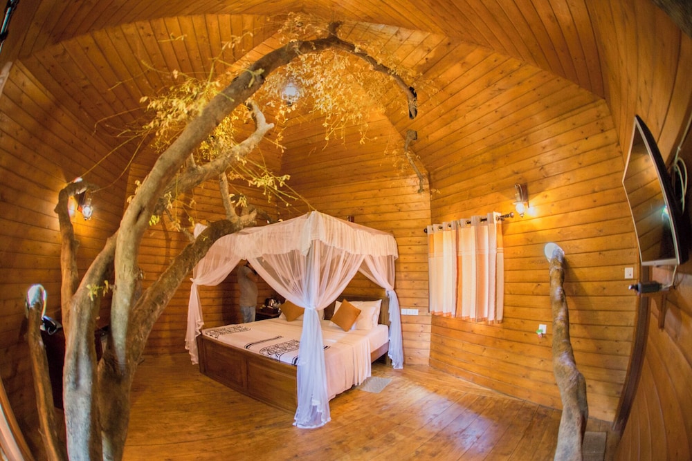 Deluxe Tree House photo 1