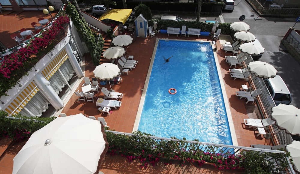Standard Single Room, Pool View photo 1