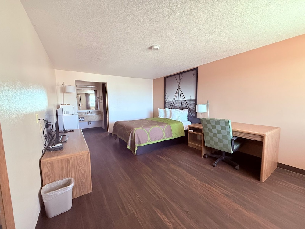 Standard Room, 1 Queen Bed, Non Smoking, Pool Access photo 1