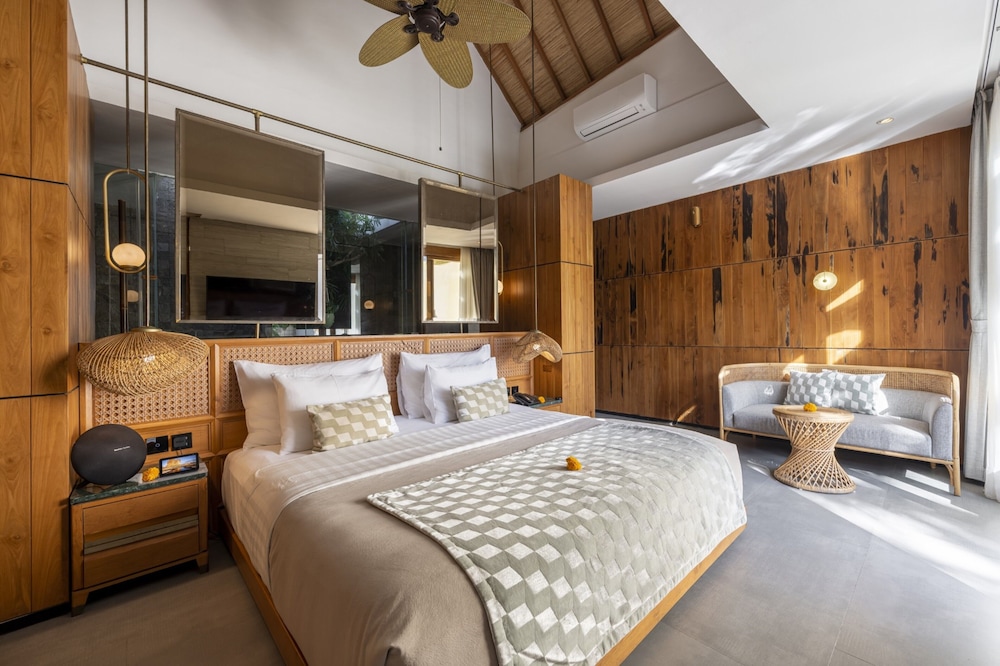 Smart 1 Bedroom Villa with Private Pool & Hot Tub - Photo 21