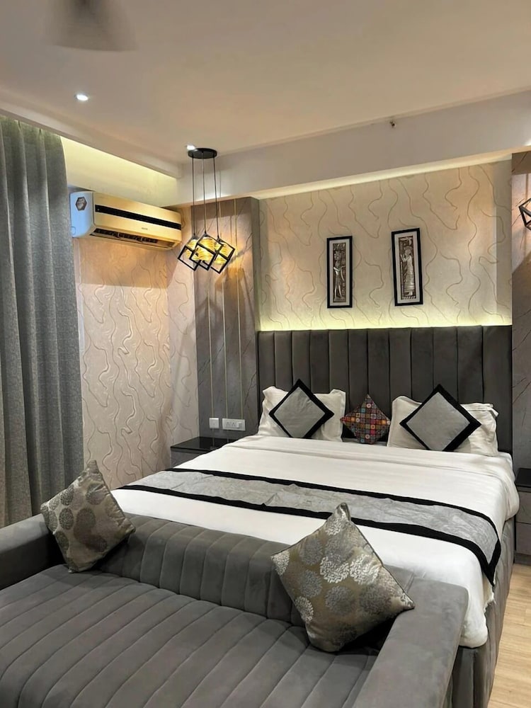 Deluxe Double Room, City View