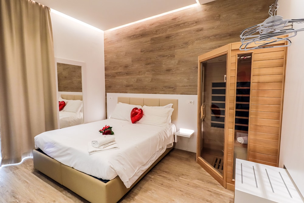 Honeymoon Room, Jetted Tub (sauna) photo 3