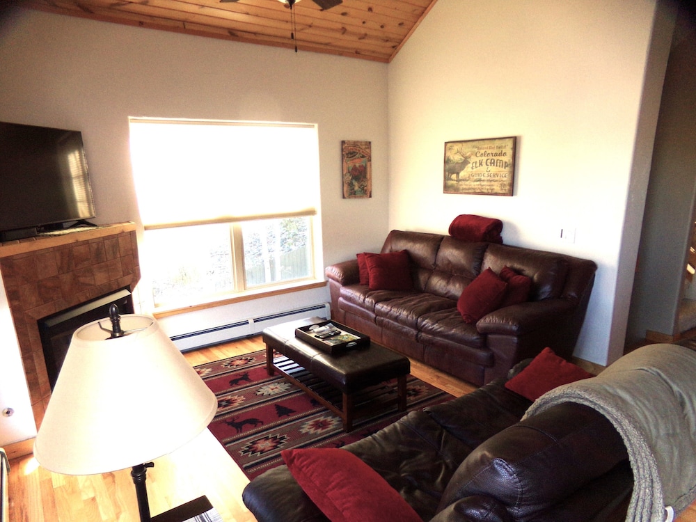 House, Multiple Beds (Anemone Townhome 3 bed 3 bath HTAT) photo 1
