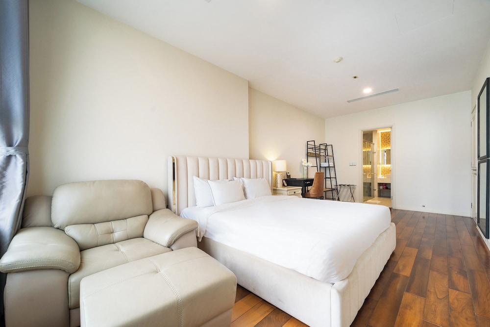 Superior Apartment, 4 Bedrooms, Balcony, City View photo 1