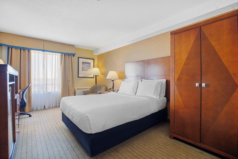 Standard Room, 1 Queen Bed, Non Smoking photo 1