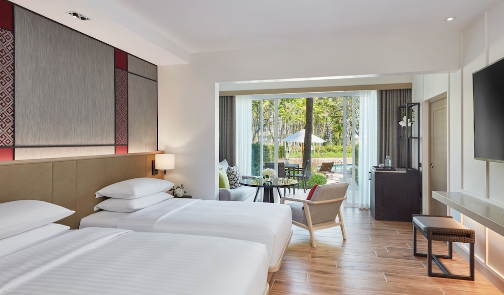 Room, Pool Access (2 Twin Beds) - Photo 1